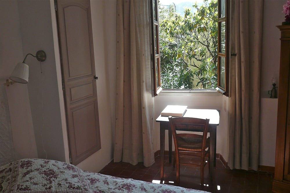 Caracteristisches Familien Haus im Herzen eines alten provencalischen Dorfes in Nyons, Nyons und Umgebung