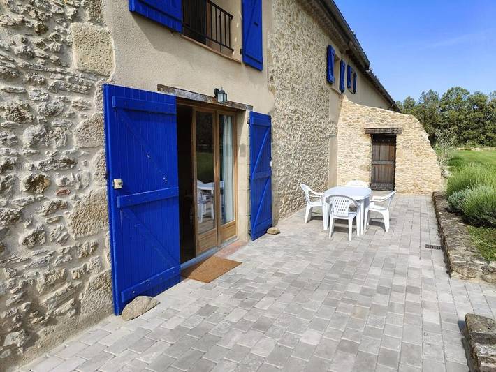 Location de vacances pour 4 personnes, avec jardin ainsi que vue et piscine à Montferrand - 3