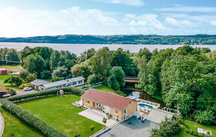 Ferienhaus für 8 Personen, mit Terrasse und Pool sowie Garten - 1