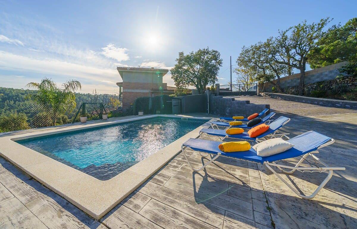 Villa Refugio Lux, Private Pool & Aircon in Maçanet de la Selva, Costa Brava