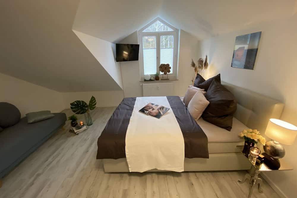 Ganze Wohnung, Luxuriöse Ferienwohnung mit Balkon, Dachterrasse und atemberaubendem Wasserblick in Lietzow, Bergen auf Rügen und Umgebung