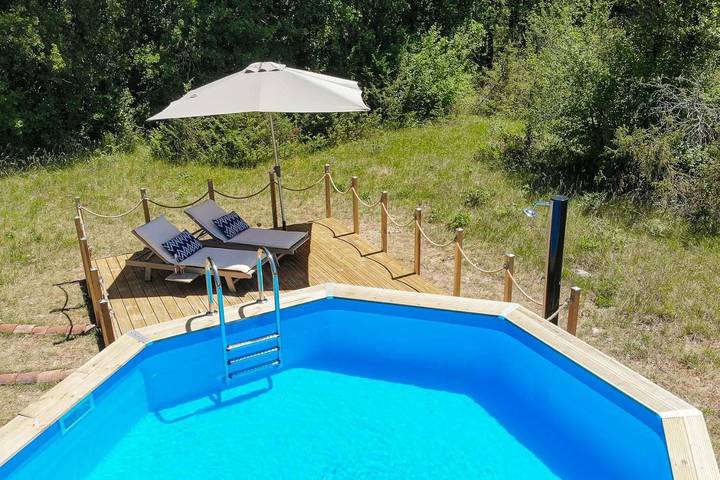 Location de vacances pour 2 personnes, avec jardin ainsi que vue et piscine à Concots - 2