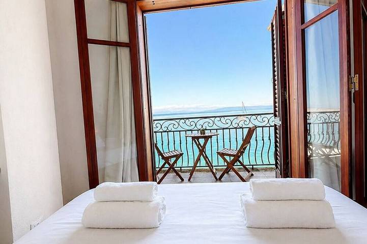 Appartamento intero, Chianalea 31 – Casa fronte mare con due balconi in Scilla, Provincia di Reggio Calabria