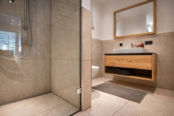 Ganze Wohnung, Brixlegg: 3Br Apartment, Balcony & View, 6 Guests in Kramsach, Kaisergebirge