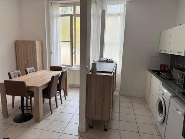 Appartement entier, Three-Bedroom Apartment in Oullins, Lyon et ses environs
