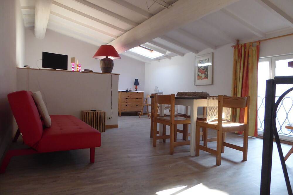Very nice studio in the heart of a wine village near the Mediterranean. in Roquefort-des-Corbières, Mediterranean Coast (France)