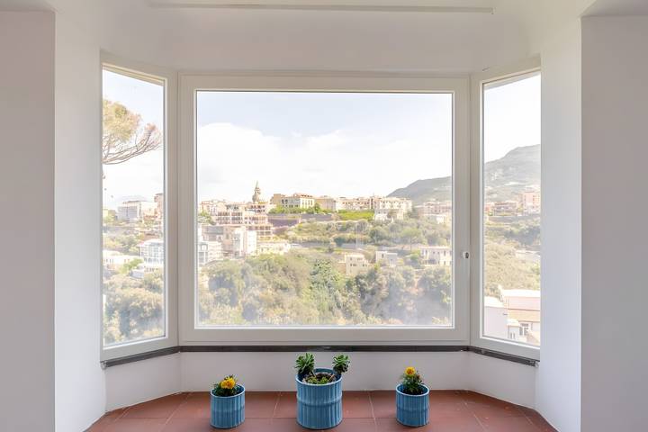 Casa Vacanze 'Alexandra' con Vista Mare, Wi-Fi e Aria Condizionata in Vico Equense, Sorrento Coast