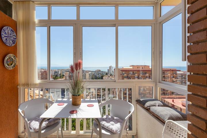 Entire apartment, Apartment 'Aguila' with Shared Pool & Wi-Fi in Benalmádena Costa, Benalmádena