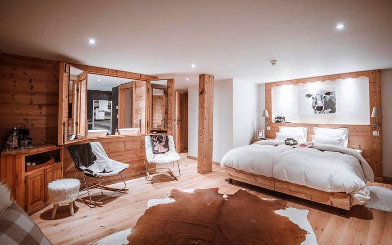 Hôtel pour 2 personnes, avec sauna ainsi que jacuzzi et balcon