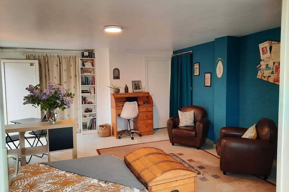 Appartement entier, Studio de charme pour séjour tranquile à deux in Meyzieu, Lyon et ses environs