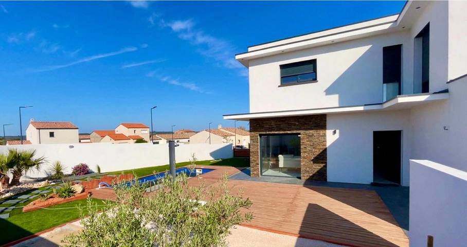 Location de vacances pour 6 personnes, avec piscine ainsi que jardin et vue, adapté aux familles dans Cabanes de Fitou