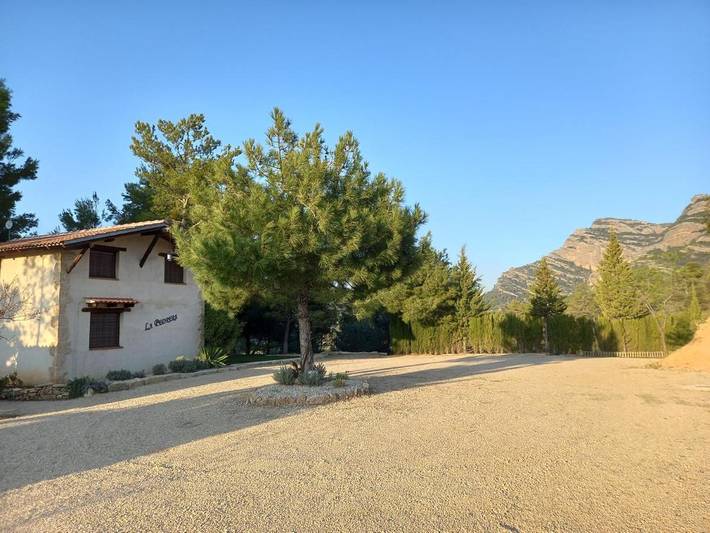 Casa rural para 6 personas, con jardín y piscina para niños además de vistas y piscina en Massis dels Ports - 4