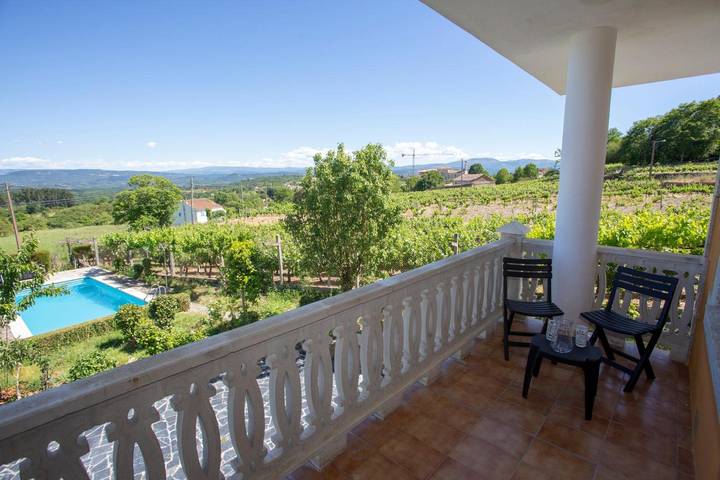Chalet para 6 personas, con balcón y jardín, Se admiten mascotas en Galicia