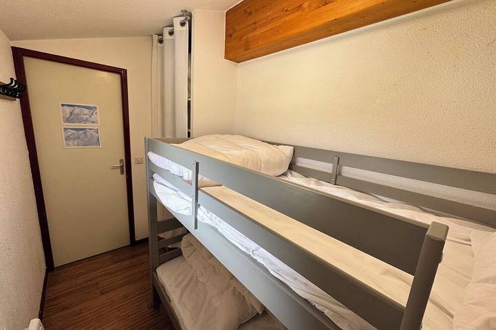 Entire apartment, Cozy 4-person apartment with a mountain view in Valfréjus, Modane