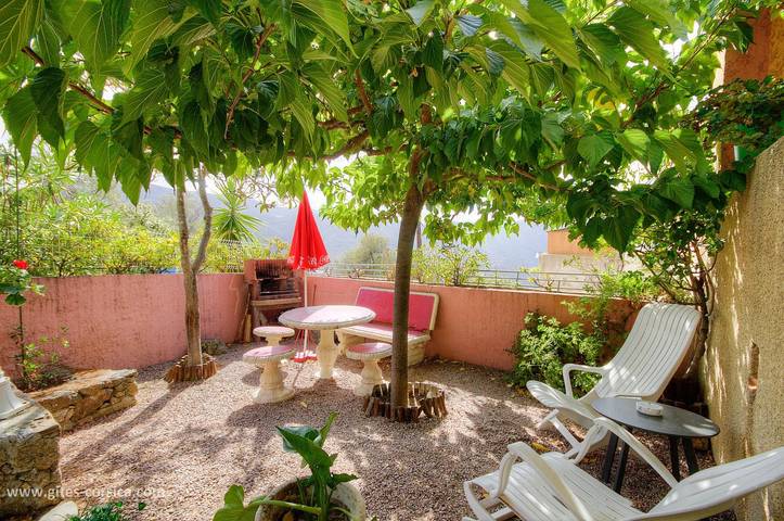 Gîte pour 4 personnes, avec Terrasse et Jardin à Lama