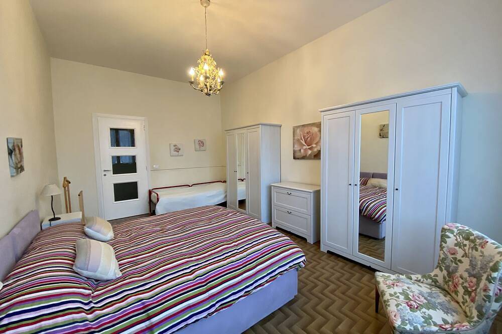 Entire apartment, Peaceful Apartment with balcony, Garden And Lake View in Stresa, Comune di Stresa