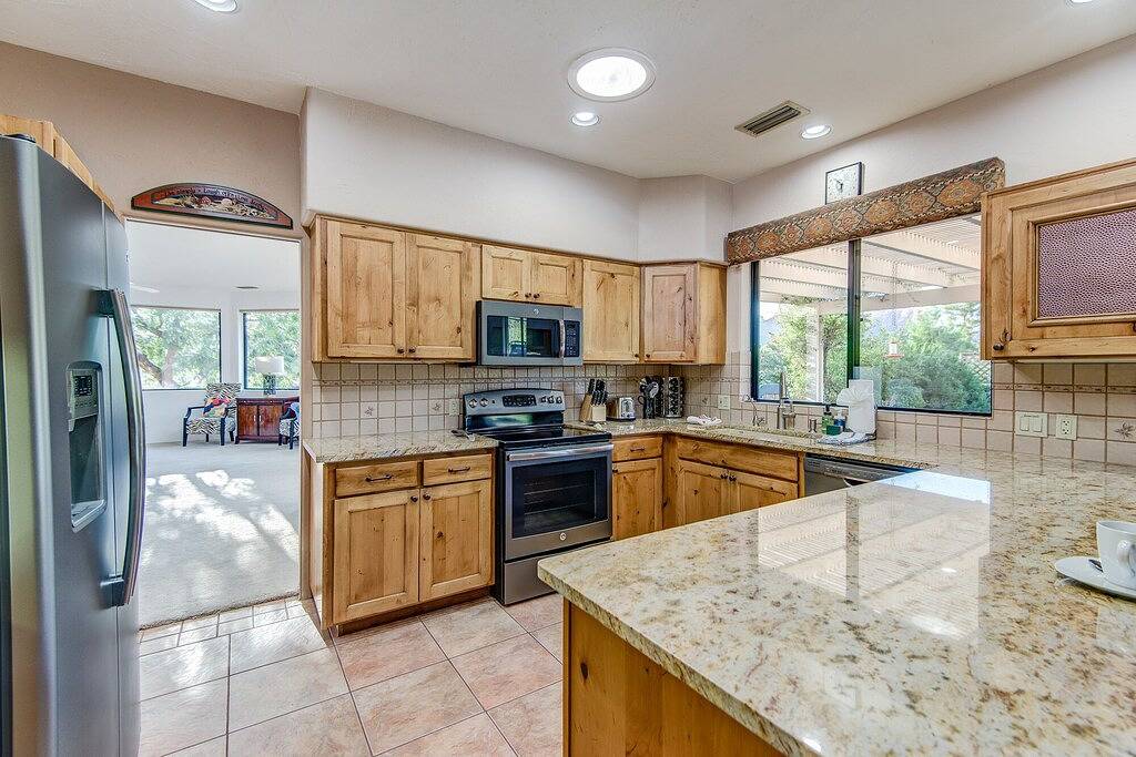 Discover luxury at Sedona Retreat West, a 3Br, 2Ba oasis with stunning red rock views. in Sedona, Oak Creek Canyon