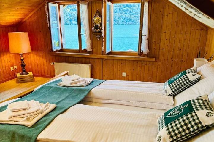 Ferienhaus für 10 Personen, mit Whirlpool und Sauna sowie Balkon und Garten im Berner Oberland - 2