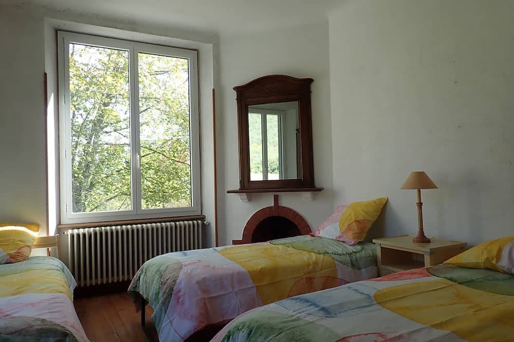 Beautiful, large family home in Nant, Parc naturel régional des Grands Causses