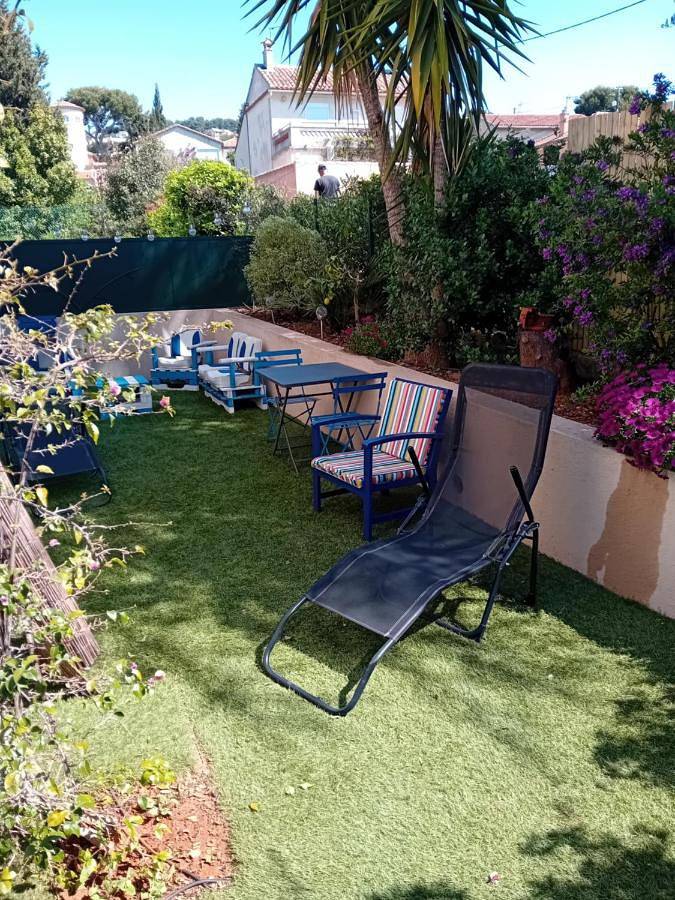 Location de vacances pour 11 personnes, avec Terrasse et Piscine dans Gare De Bandol - 2