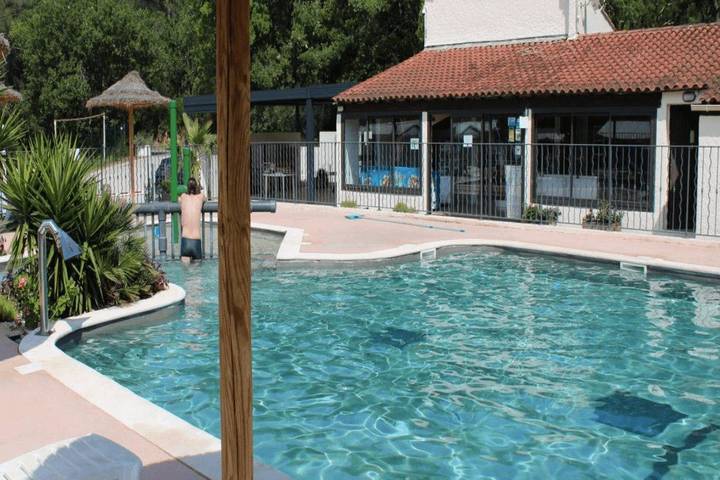 Chalet für 2 Personen, mit Kinderpool und Whirlpool sowie Sauna in Bormes-les-Mimosas - 2