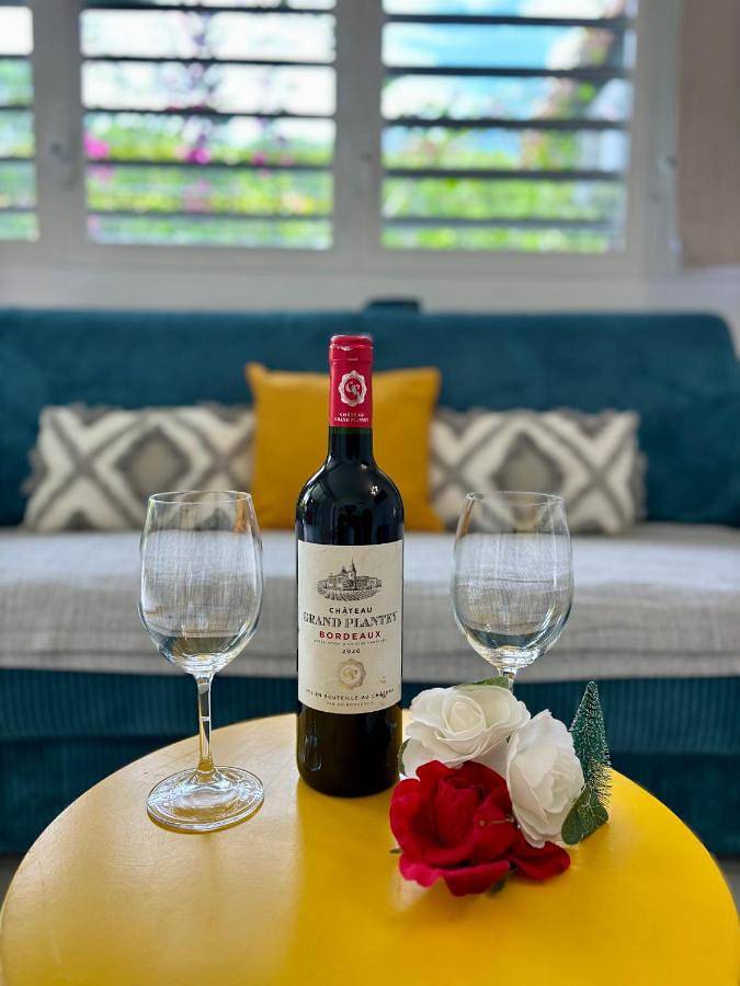 Gîte pour 4 personnes, avec piscine ainsi que terrasse et jardin dans Plage de Folle Anse - 2