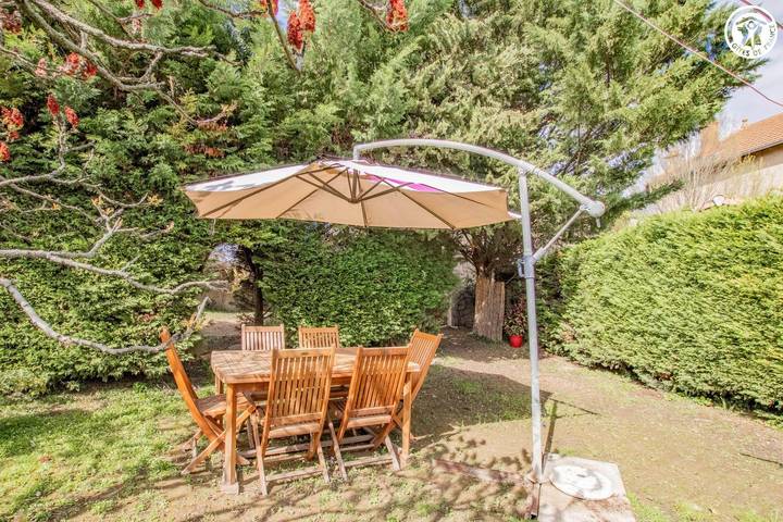 Gîte pour 7 personnes, avec terrasse et jardin ainsi que sauna et jacuzzi à Tournus - 2