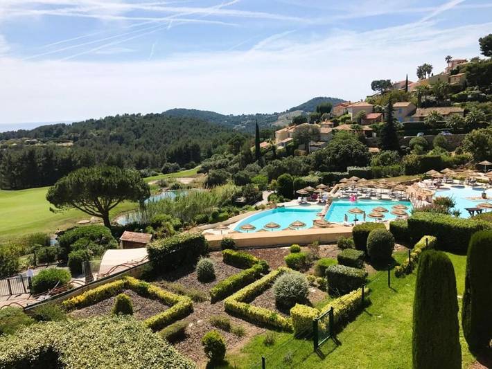 Gîte pour 4 personnes, avec vue ainsi que piscine et jardin dans Golf De Fregate - 3