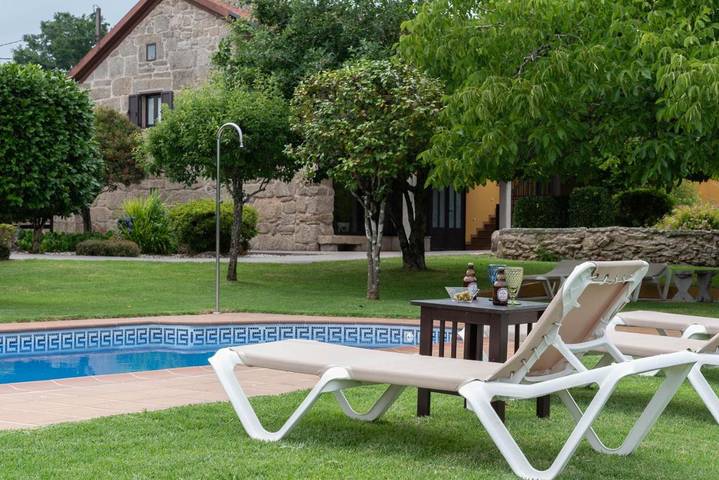 Casa rural para 8 personas, con Balcón y Terraza además de Jardín y Piscina en Puenteareas