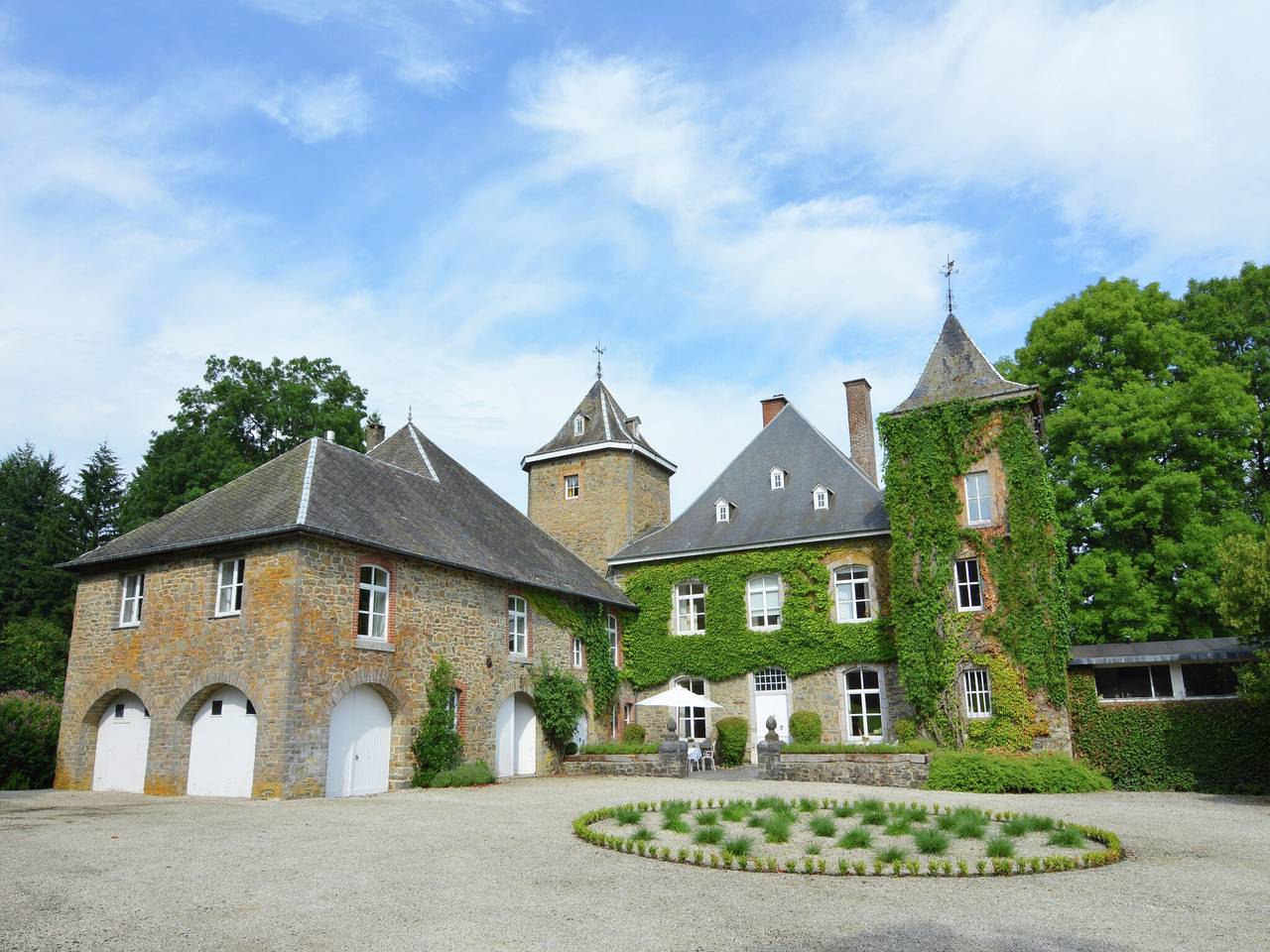 Historisches Schlossrefugium in Bastnach, Parc naturel Haute-Sûre Forêt d'Anlier