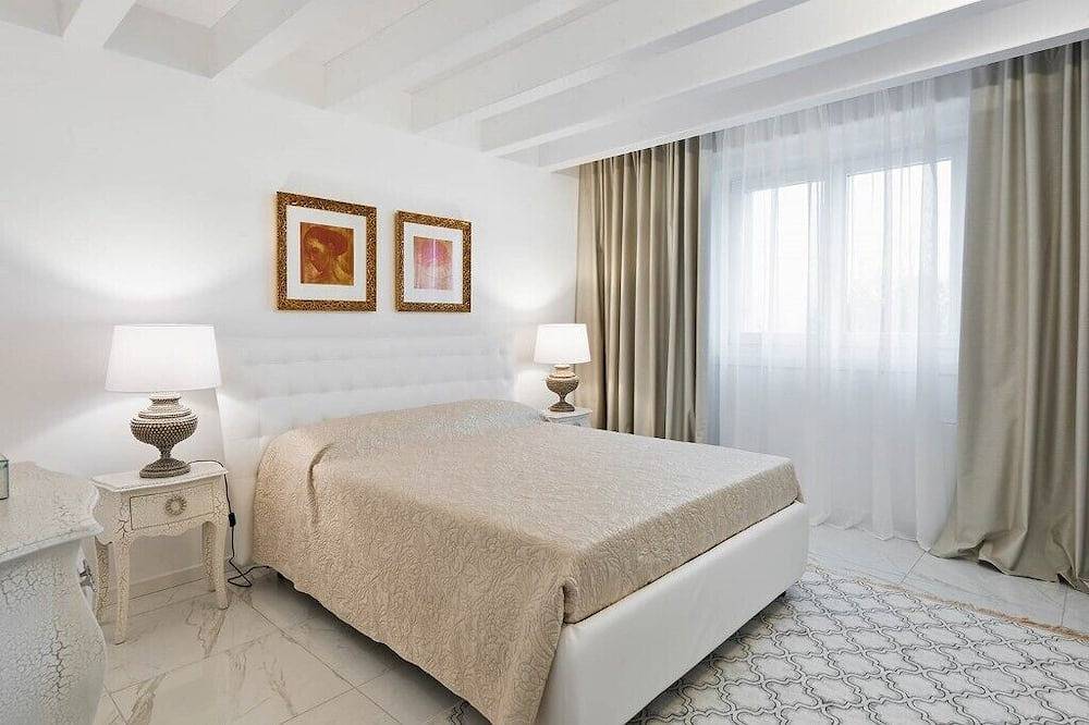 Appartement entier, White Villa Luxury - Flamingo Boutique Appartement avec vue sur le lac 70 m² - 2ème étage in Lonato del Garda, Montagnes autour du lac de Garde