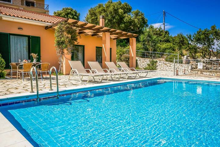 Villa pour 6 personnes, avec terrasse et piscine dans Skala - 3