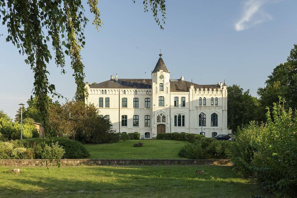 Herrenhaus Viecheln Anno 1869 Suite Georg in Behren-Lübchin, Mecklenburgische Ostseeküste