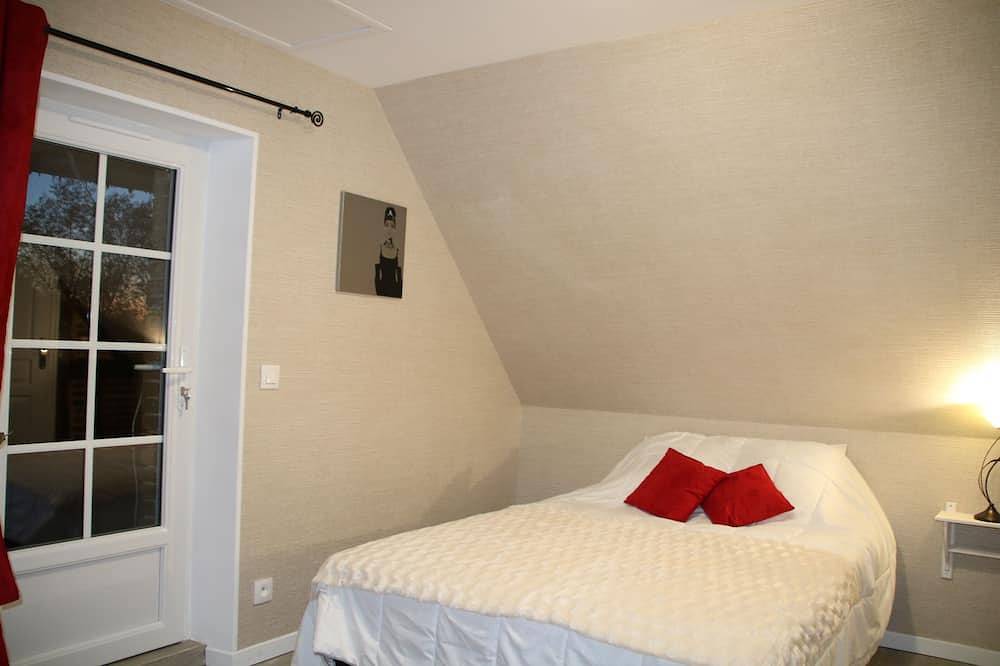 Maison entierement rénovée à la campagne dans village touristique in Saint-Evroult-Notre-Dame-du-Bois, Région d'Argentan