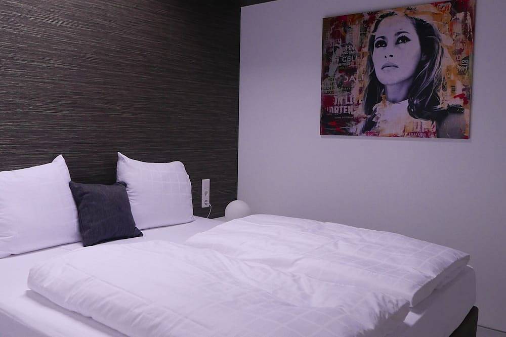 Design Villa Winterberg: Luxus Ferienhaus direkt am Piste/Wiese in Neuastenberg, Winterberg