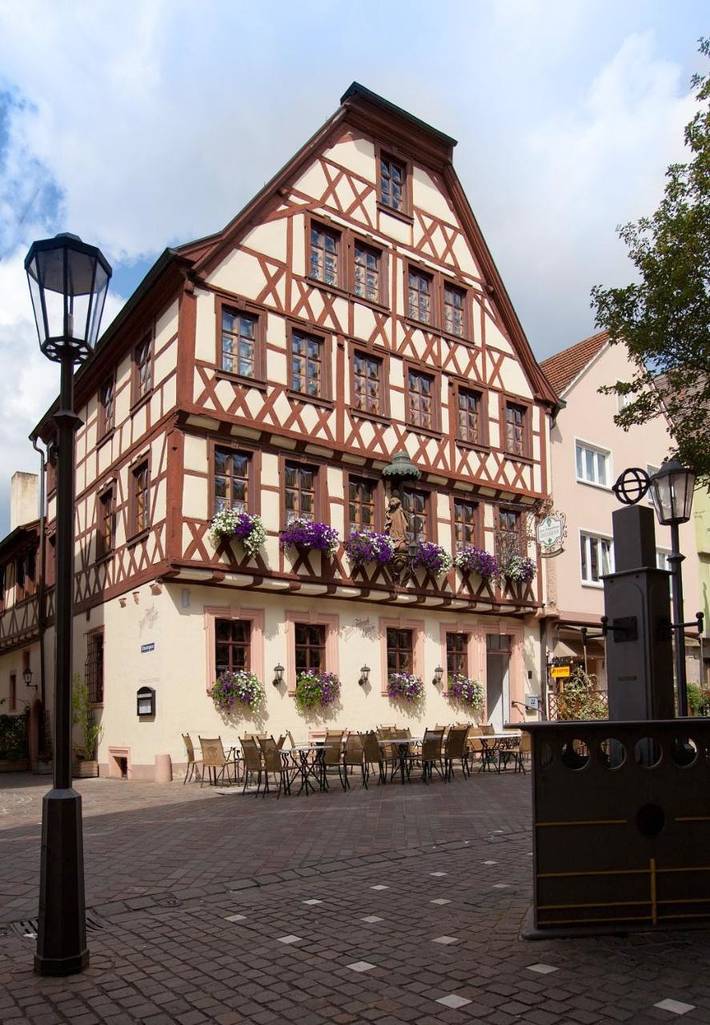 Hotel, mit Terrasse