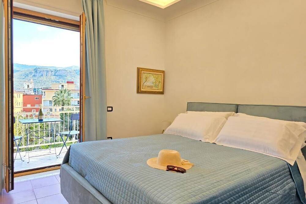 Casa Evelina – Superior Room | Comfort, sea view in the heart of Sant’Agnello in Sorrento, Sorrento Coast