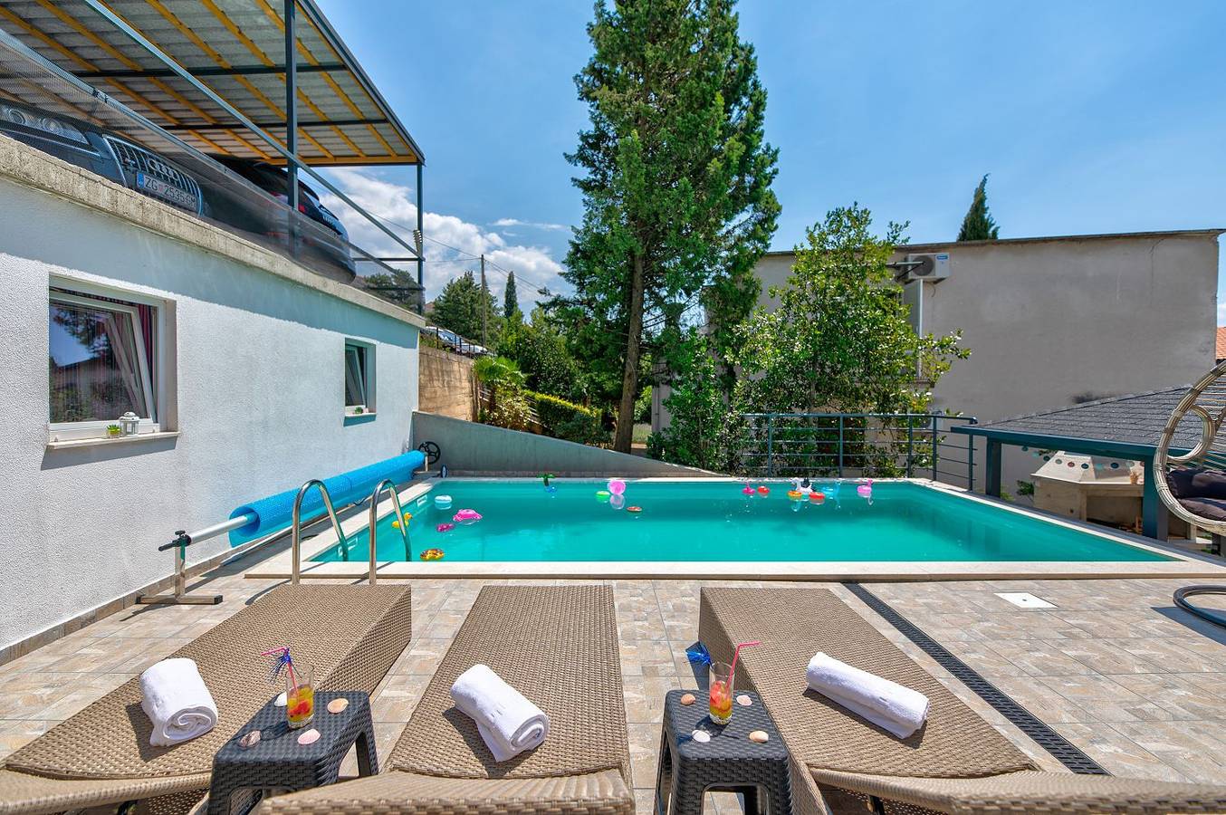 Ganze Wohnung, Helles Apartment nur 150 Meter zum Strand mit Jacuzzi, Meerblick, Pool, Billard in Dramalj, Primorje-Gorski Kotar