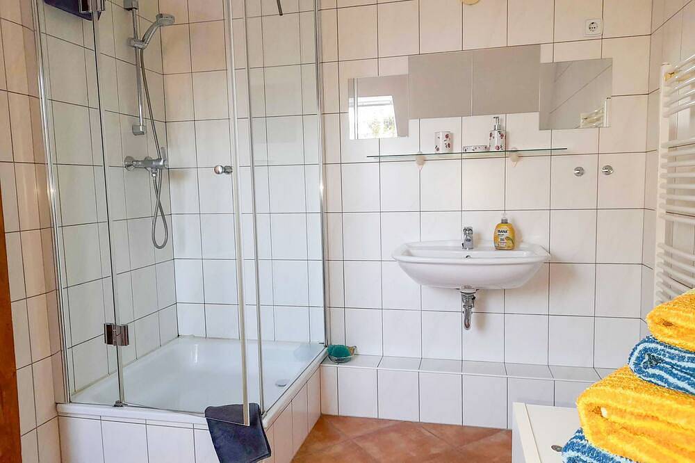 Apartamento entero, Ferienwohnung 1 - Ferienwohnungen an der Ostsee - Alleinlage am Waldrand in Ahrenshagen-Daskow, Pomerania Occidental