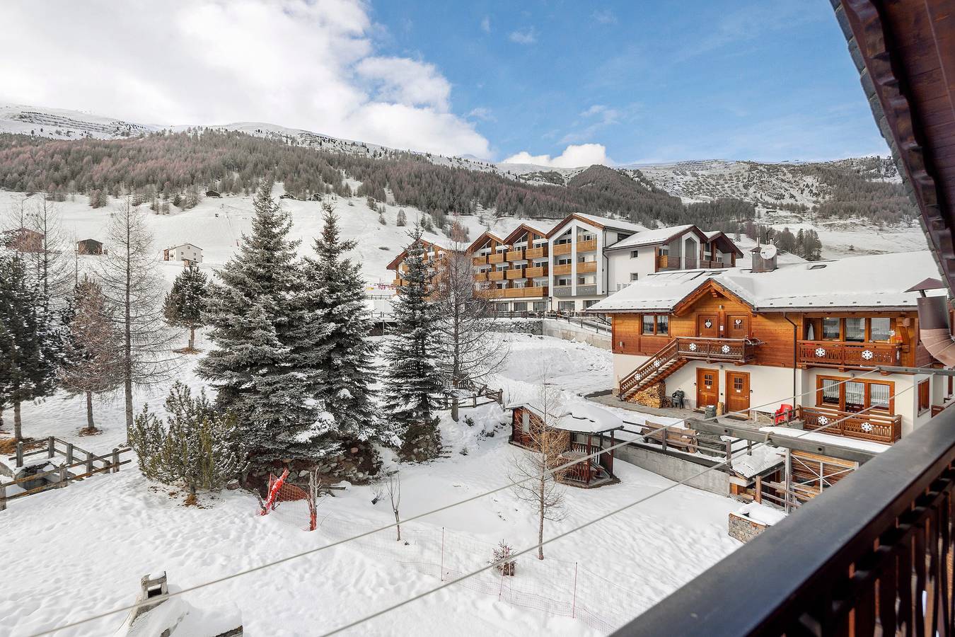 Ganze Wohnung, Apartment 'Dendrites' mit gemeinsamer Terrasse, Balkon und Wlan in Livigno (Stadt), Livigno