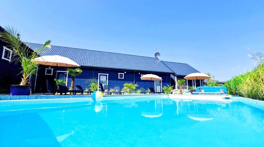 Ferienwohnung für 4 Personen, mit Terrasse und Garten sowie Pool