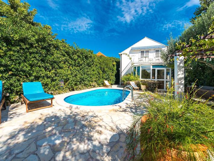 Villa for 8 people, with garden in Srebreno