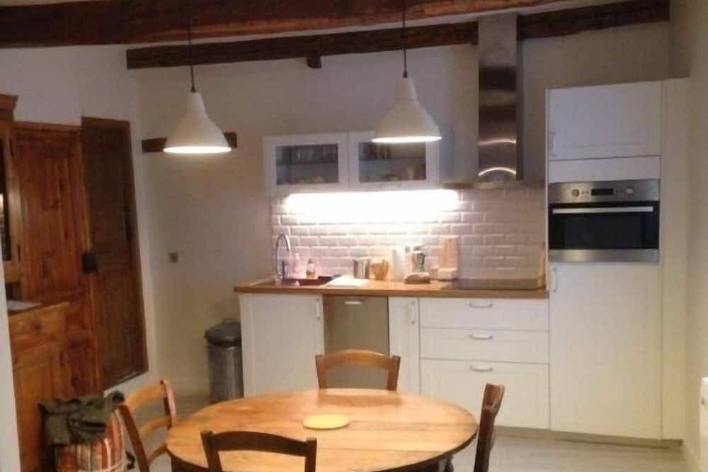 Entire apartment, In the heart of the village, small apartment entirely renovated, quiet and sunny in La Brigue, Nice region