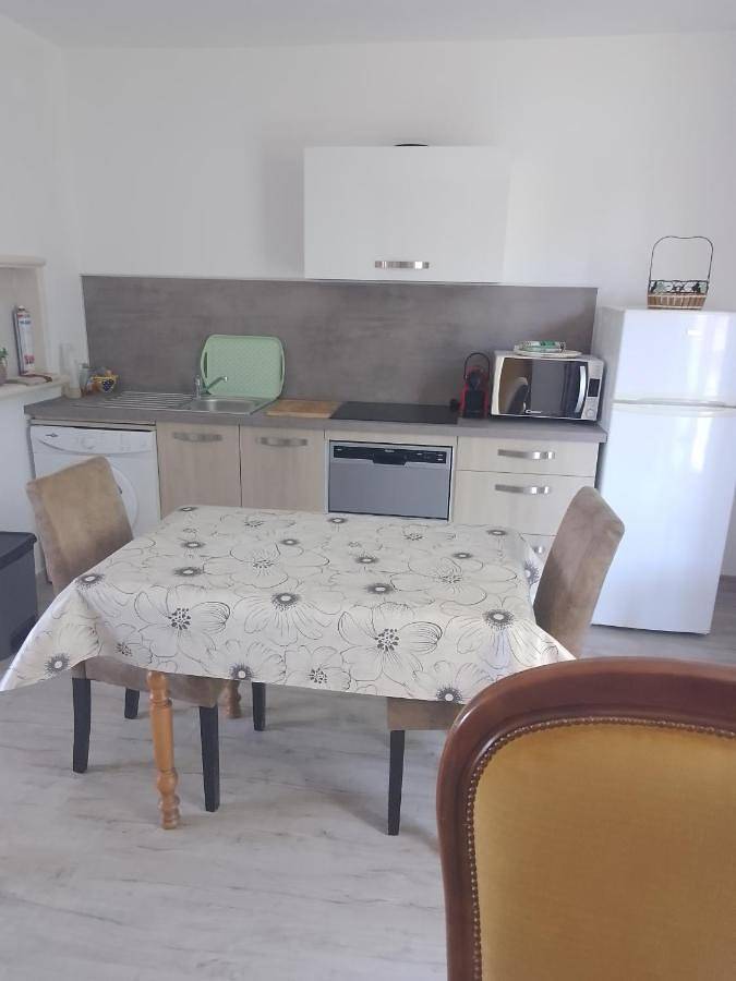 Appartement de vacances pour 2 personnes, avec piscine et terrasse, animaux acceptés