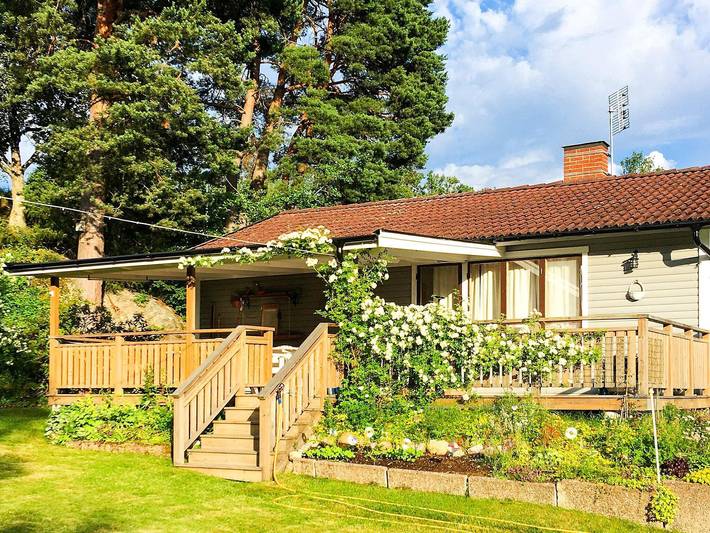 Ferienhaus für 4 Personen, mit Terrasse und Garten sowie Seeblick in Södermanland
