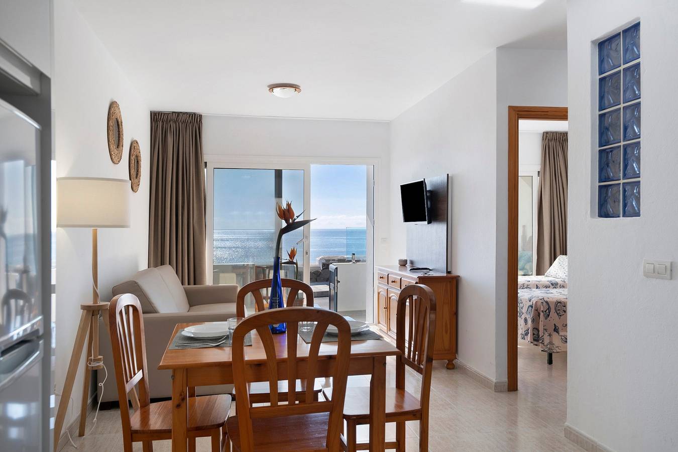 Apartamento entero, Apartamento vacacional "Callao Beach 1" con vistas al mar, terraza y Wi-Fi in Punta de las Mujeres, Haría
