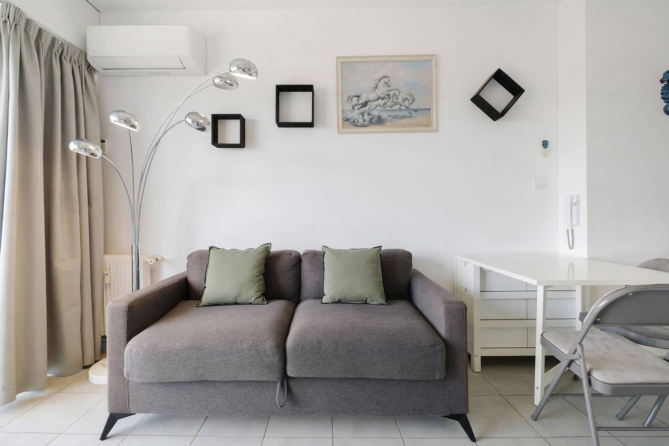 Hel studio-lejlighed, Studio "Le Kennedy Bord De Mer" with Balcony, Wi-Fi and Air Conditioning in Cagnes-sur-Mer, Middelhavskysten (Frankrig)