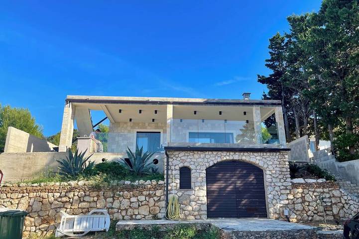 Villa für 6 Personen, mit Pool und Whirlpool in Novalja