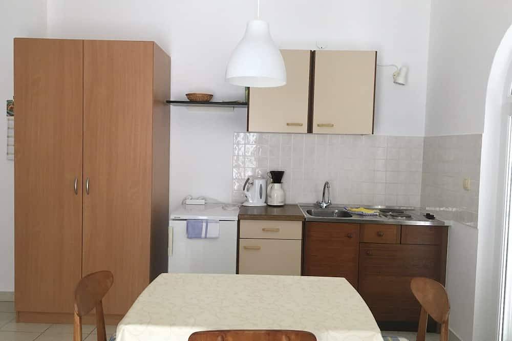 Entire apartment, Apartment for 2-3 people with great sea views and close to the beach in Njivice, Krk