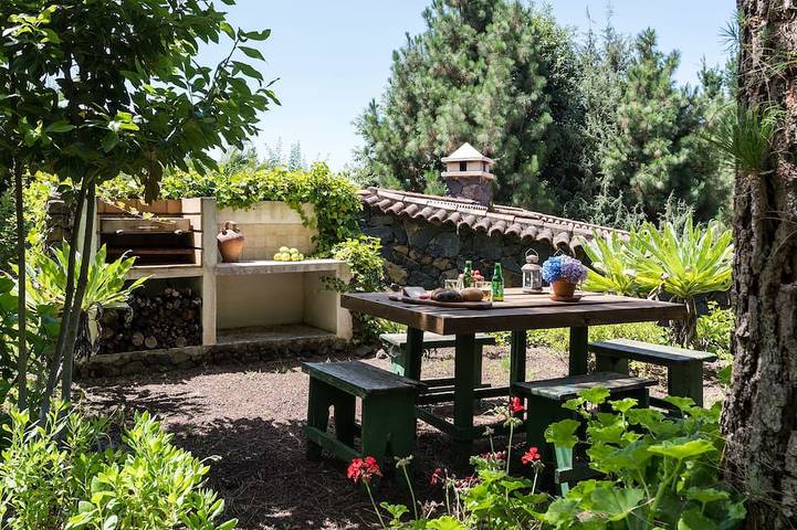 Casa Azul con piscina, barbacoa, Wifi y Netflix in El Sauce, La Orotava